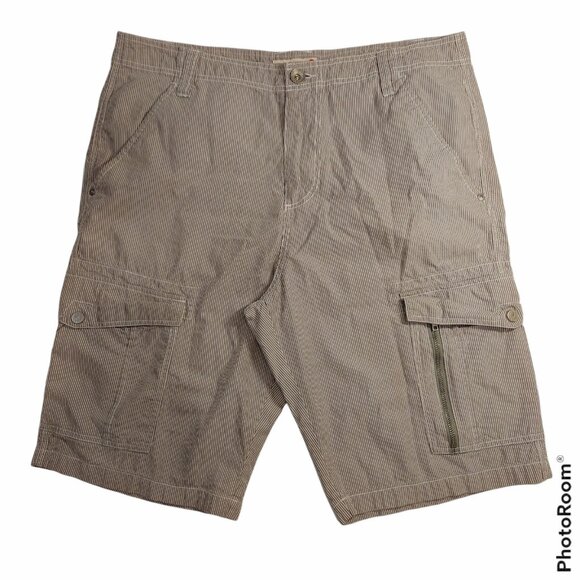 Guess Shorts Mens Size 36 measures 40 Gray white stripes Cargo Pocket snap flaps - Picture 1 of 12